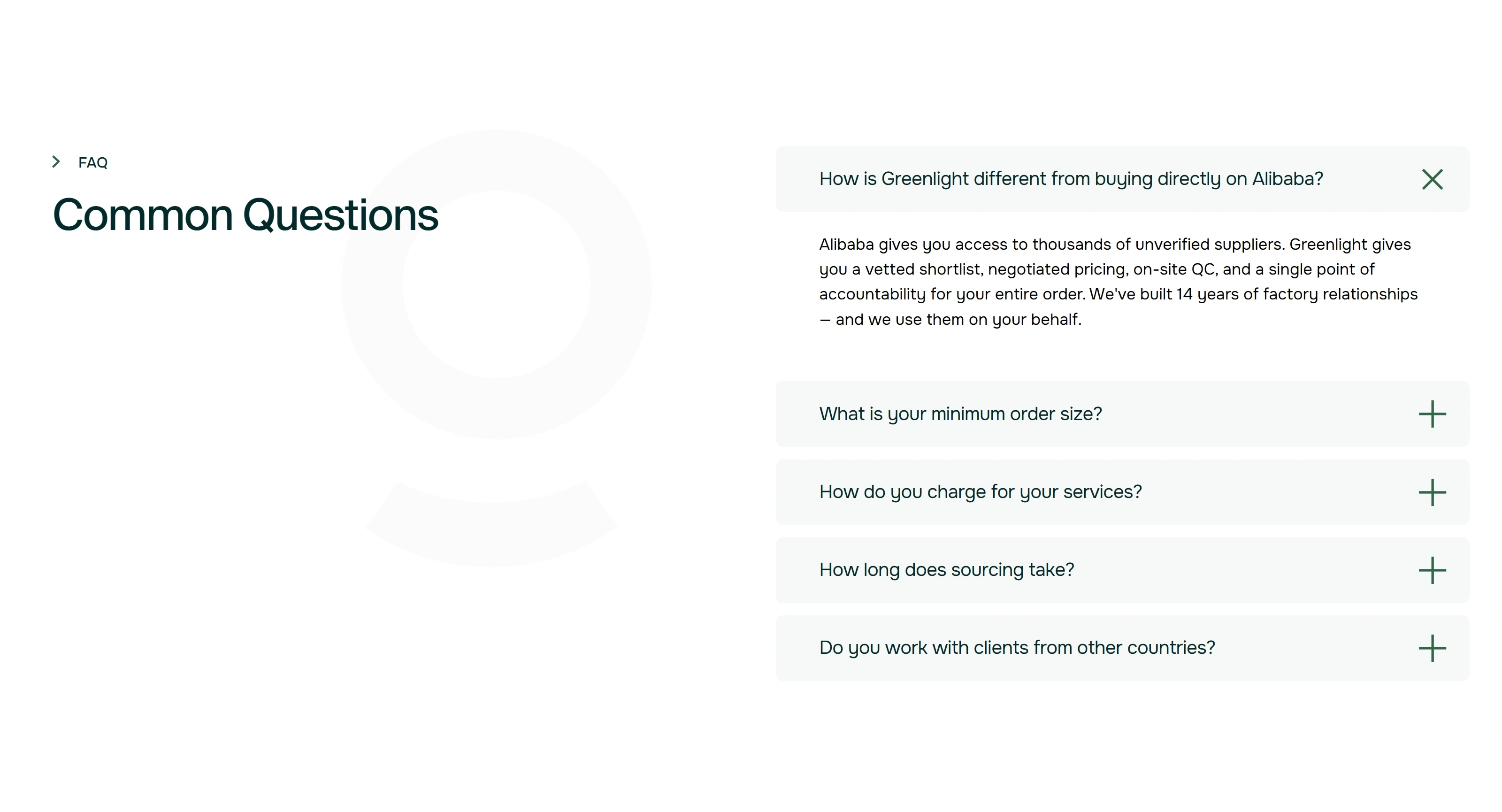 Green Light Секция «FAQ» с сайта https://greenlight-china.com/en, тематика — Бизнес и профессиональные услуги, цвета — Белый, стиль — Корпоративный, Минимализм, типографика — Без засечек