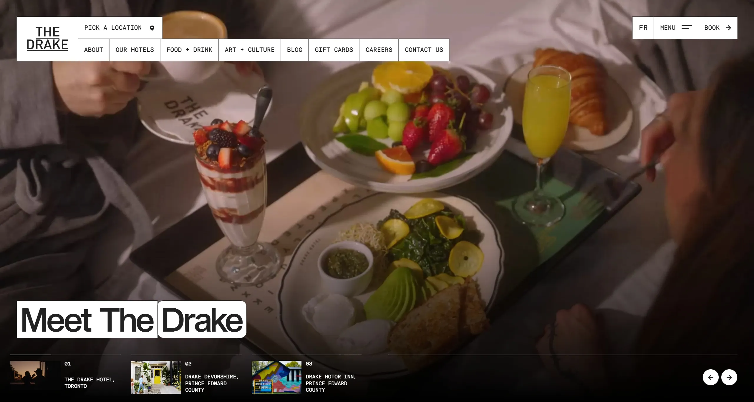 The Drake Секция «Первый экран» с сайта https://thedrake.ca/, тематика — Еда и напитки, Размещение, цвета — Черный, Серый, Коричневый, стиль — Корпоративный, Минимализм, типографика — Без засечек