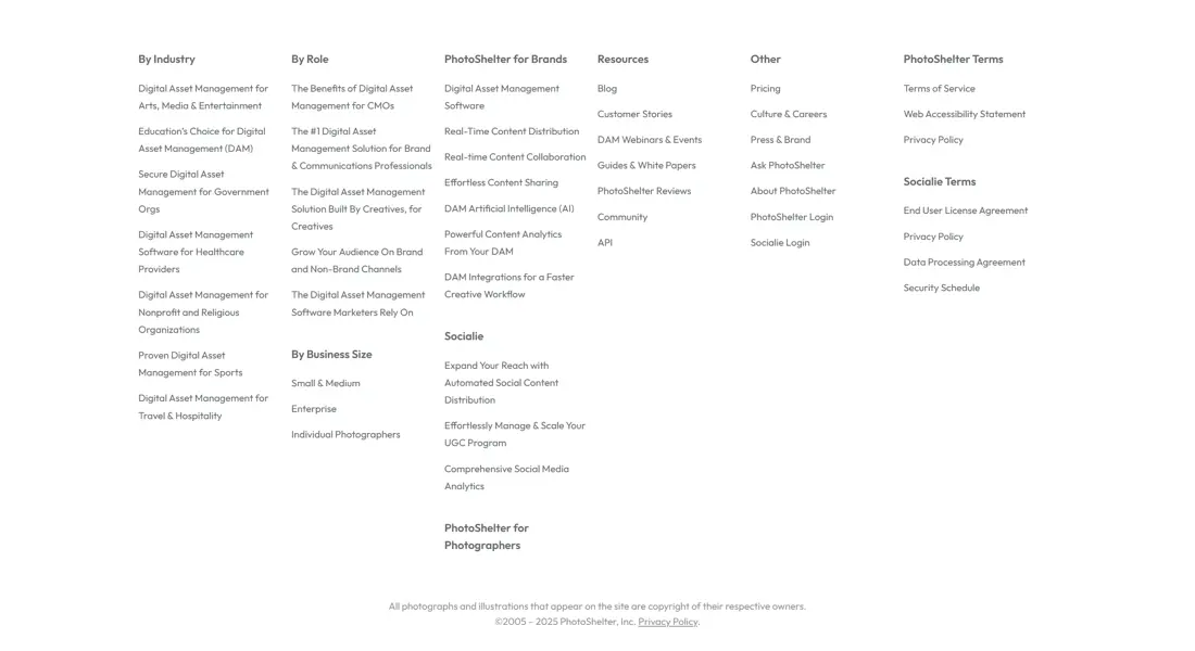 Секция «Футер» с сайта https://www.photoshelter.com/, тематика — SaaS, цвета — Белый, стиль — Классический, Минимализм, типографика — Без засечек