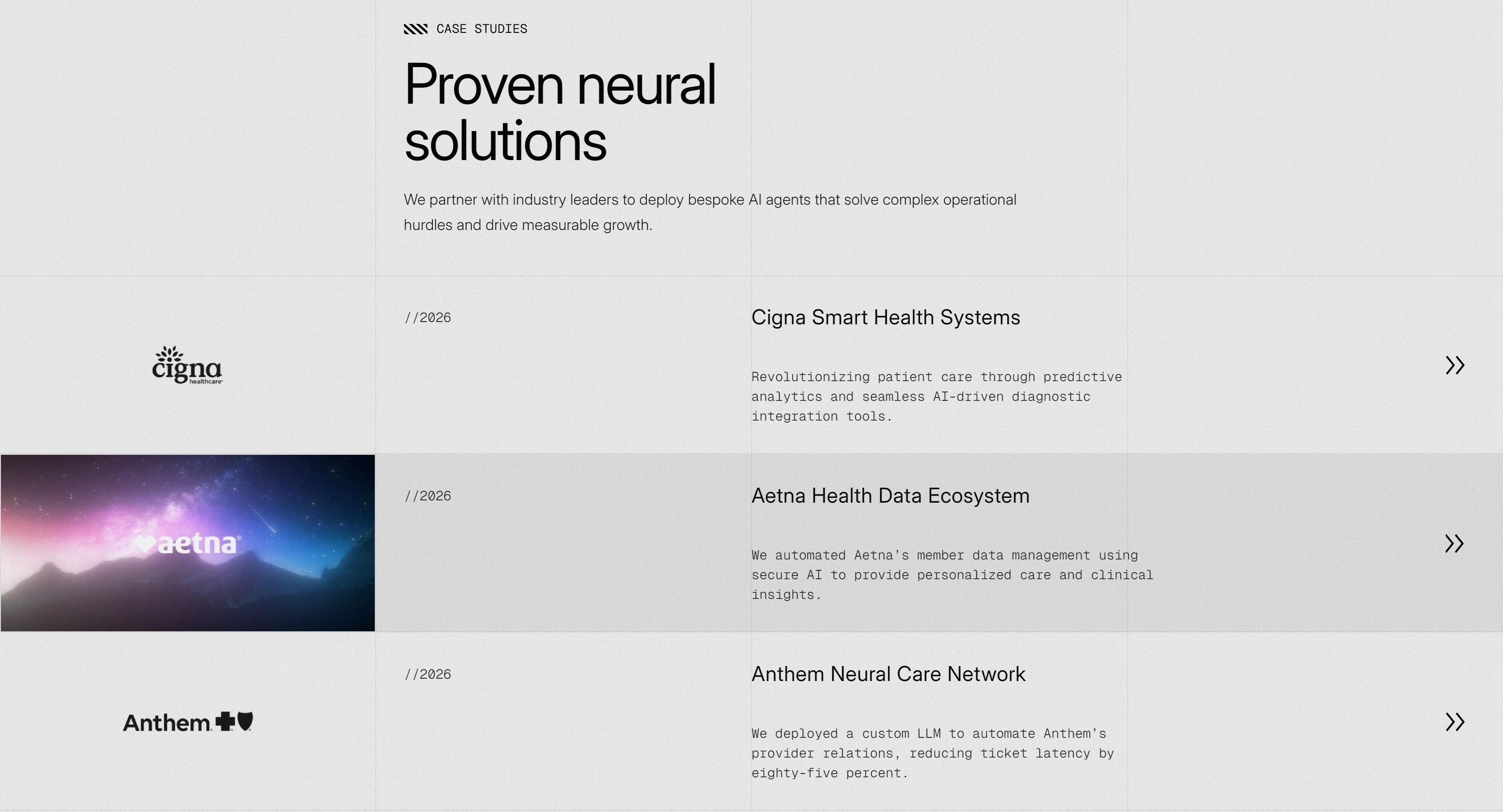 Armory AI Секция «Кейсы» с сайта https://armory.framer.ai/, тематика — SaaS, цвета — Белый, стиль — Корпоративный, Минимализм, типографика — Без засечек, Декоративные