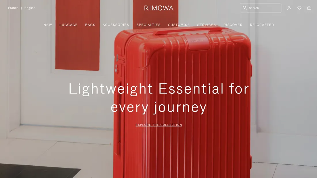 Секция «Первый экран» с сайта https://www.rimowa.com/fr/en/, тематика — Интернет-магазин, цвета — Серый, Коричневый, стиль — Корпоративный, Минимализм, типографика — Без засечек