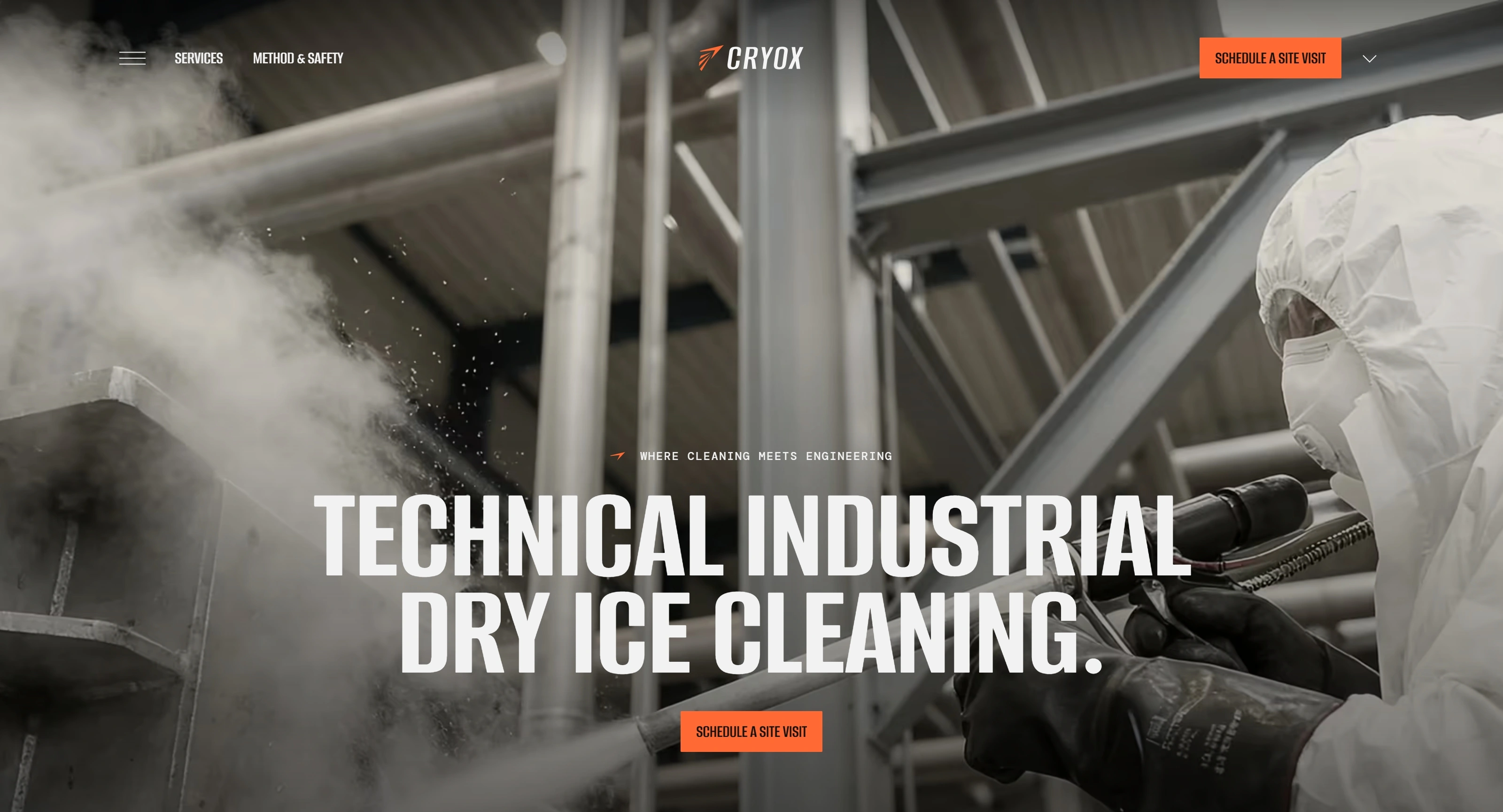 CRYOX Секция «Первый экран» с сайта https://cryox.be/en, тематика — Другое, цвета — Черный, Серый, стиль — Корпоративный, Минимализм, типографика — Без засечек