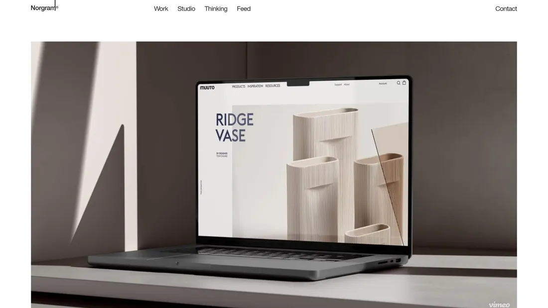 Секция «О продукте» с сайта https://www.norgram.co/home, тематика — Дизайн, цвета — Белый, Черный, Серый, стиль — Корпоративный, Минимализм, типографика — Без засечек