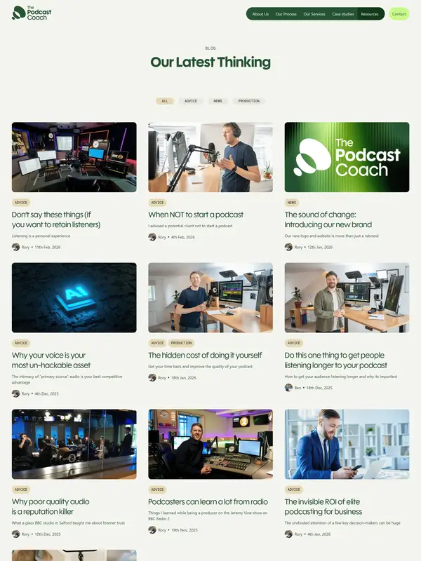 Блог The Podcast Coach, тематика — Агентство , цвета — Белый, Черный, Серый, стиль — Корпоративный, Минимализм, типографика — Без засечек